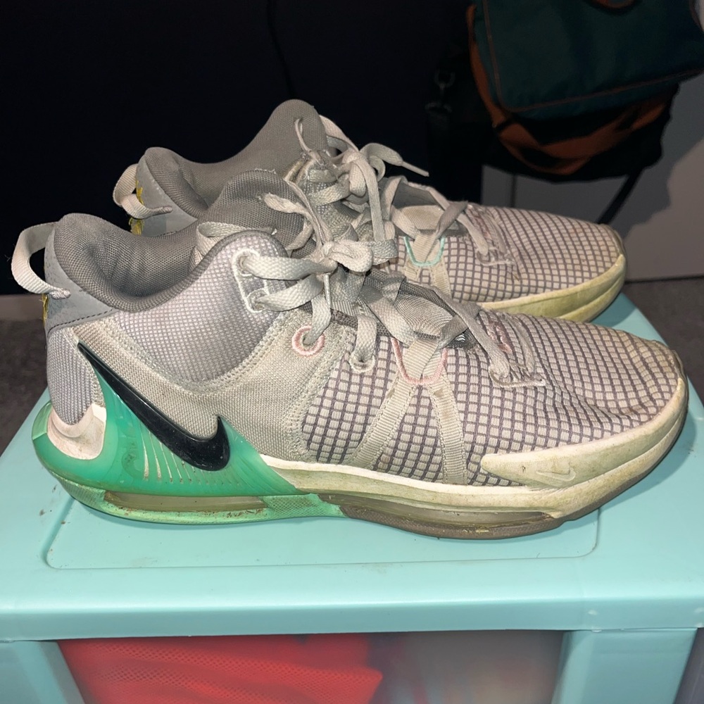 Nike Nike LeBron Witness 7 EP Flat Pewter Mint  Gray and Green Sneakers